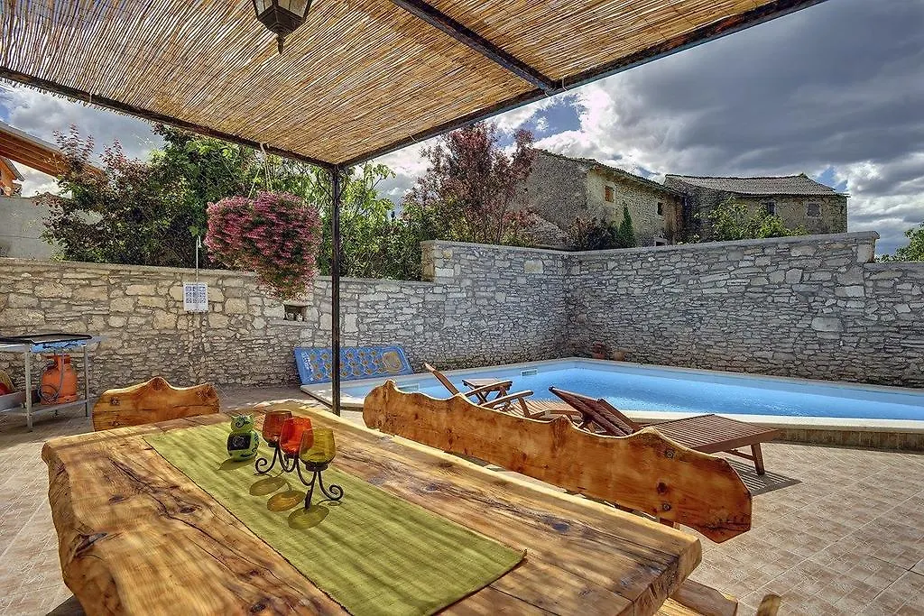 Villa Dea Svetvincenat 0*,